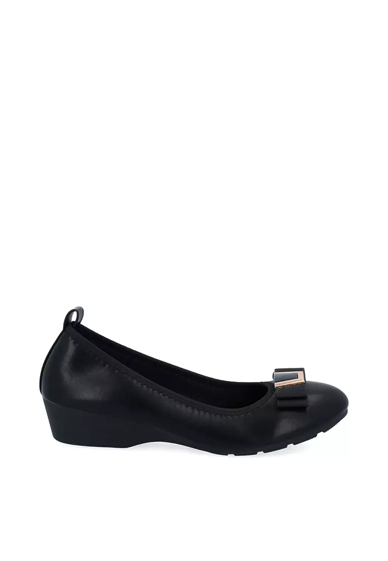 Discount on Carlo Rino  shoes - SKU: Black Palmer Charm Strap Pumps