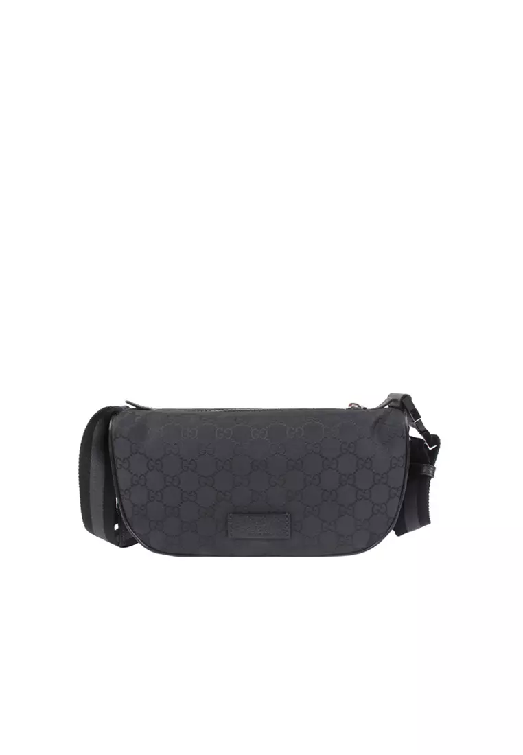 Gucci shoulder hotsell fanny pack