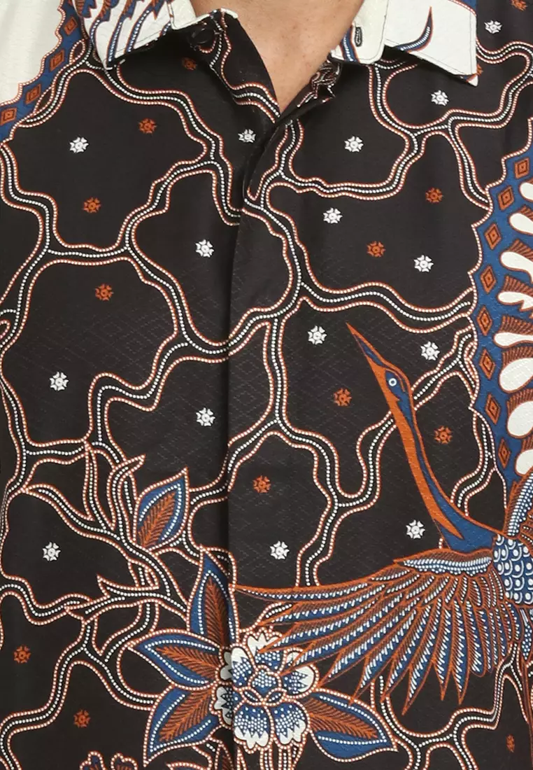 MAGINOT PARAMA BLACK Batik MOTIF TIMBUL DOBBY Slim Fit Lengan Pendek