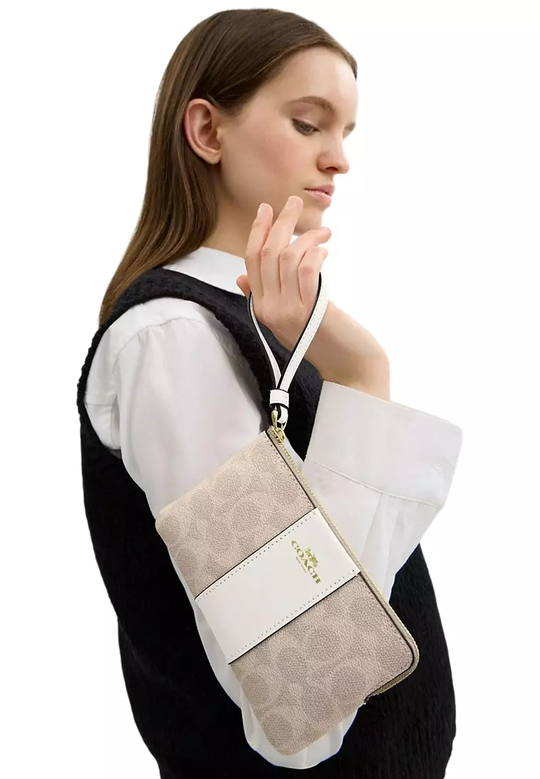 Corner Zip Wristlet In Signature Canvas With Stripe - Sand White