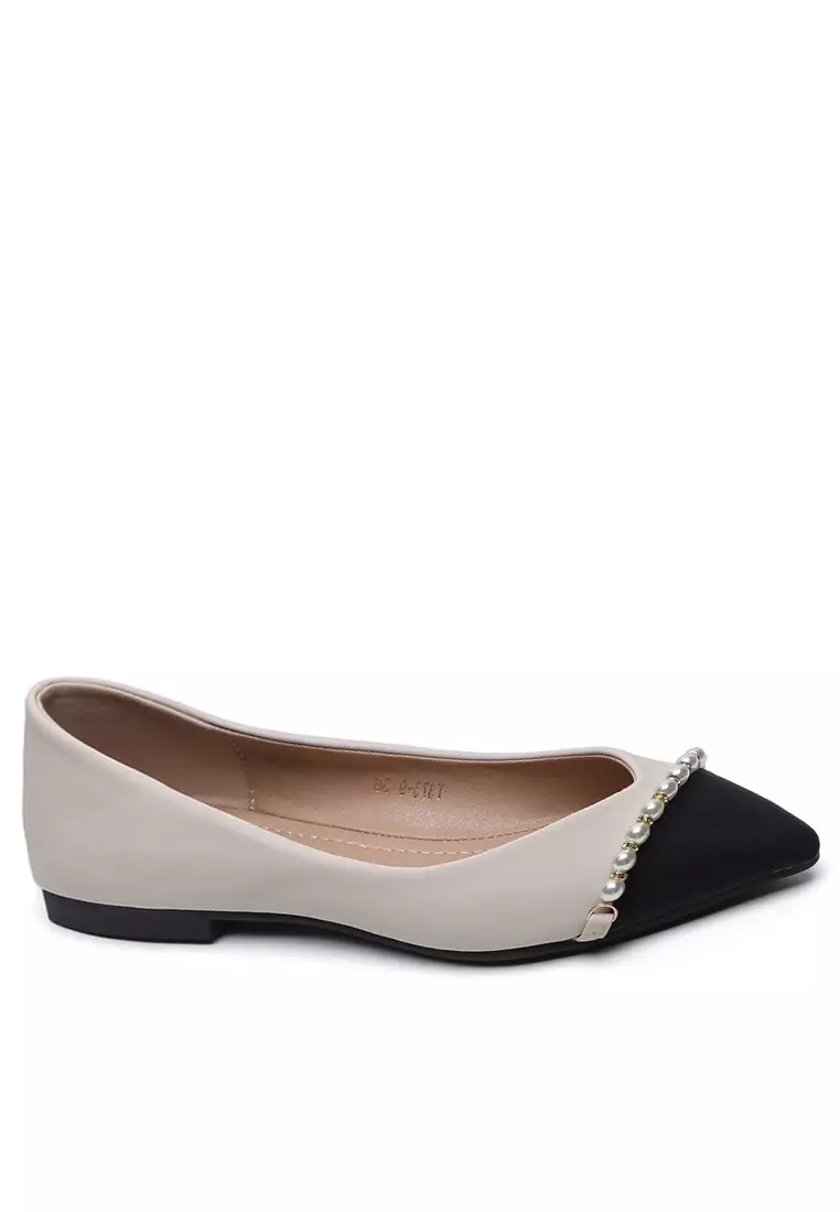 Discount on Twenty Eight Shoes  shoes - SKU: Pearl Embellished Flat Shoes WW373-9