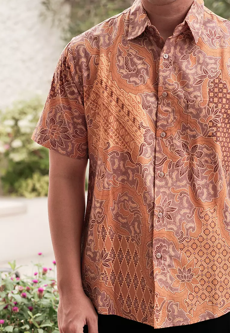 Slimfit Vedra Gold Kemeja Batik Pria Lengan Pendek