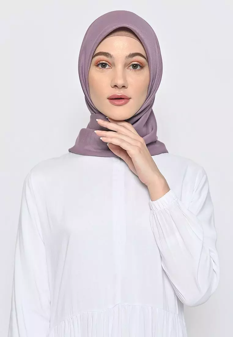Hijab Segi Empat Voal Lily Jahit Tepi Dusty Purple