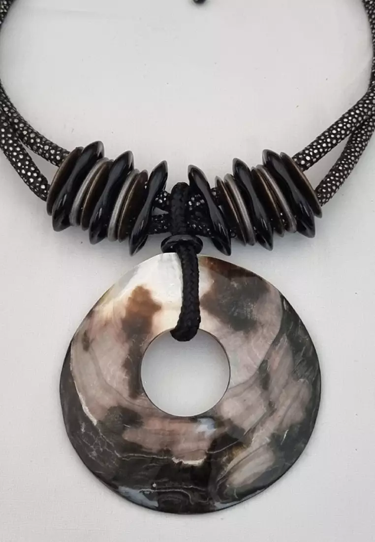 Women's Accessories Black Lip Shell Necklace Kalung Wanita
