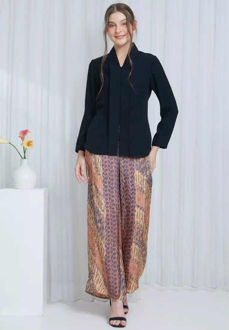 Nayara Atasan Kebaya Kutubaru Kamel Hitam