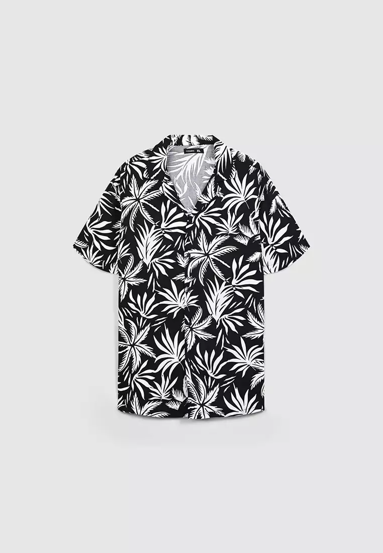 Man Short-Sleeved Shirt