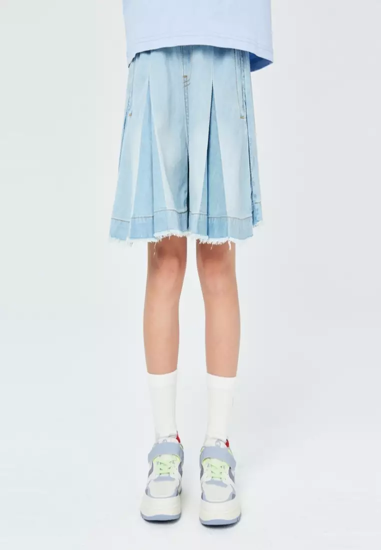 Apple Stitched Pocket Denim Short With Unfinished Bottom