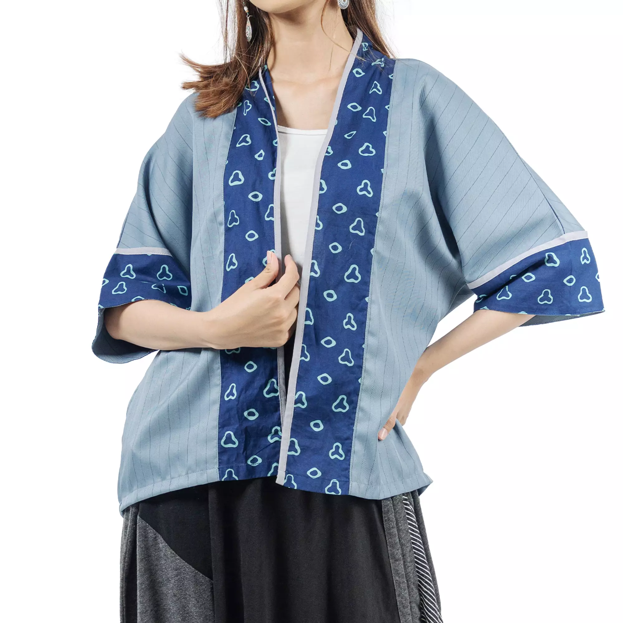 Blazer Outer Batik Wanita - Bhatara Batik Divya - Atasan Batik Modern Lengan Pendek