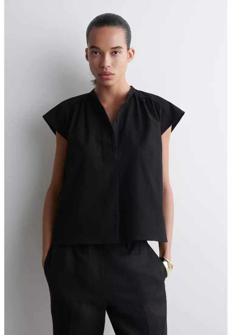 【GOOD GRIEF!】Gather Blouse(BK) GATHERED GRANDAD-COLLAR BLOUSE - BLACK | COS GB