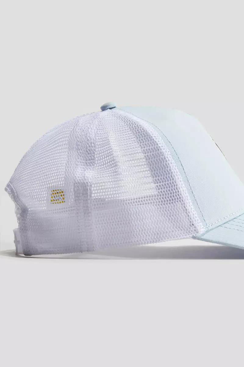 Motif-detail trucker cap