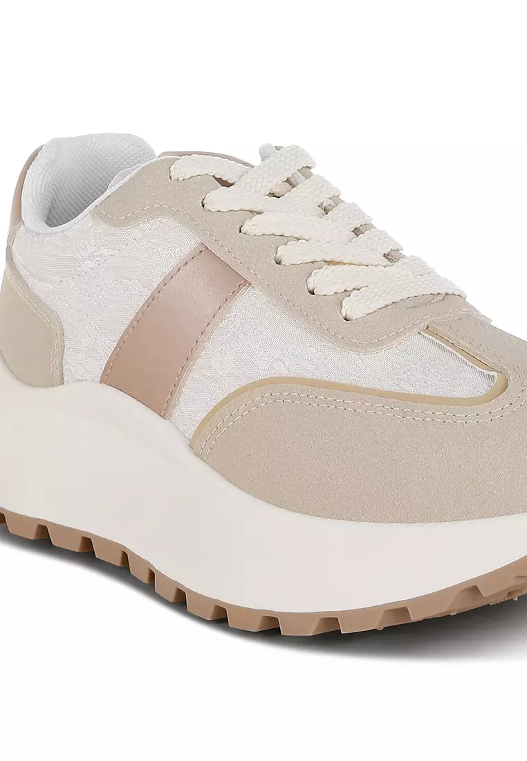 Sepatu Kets Bertali Tebal Antiselip Warna Beige