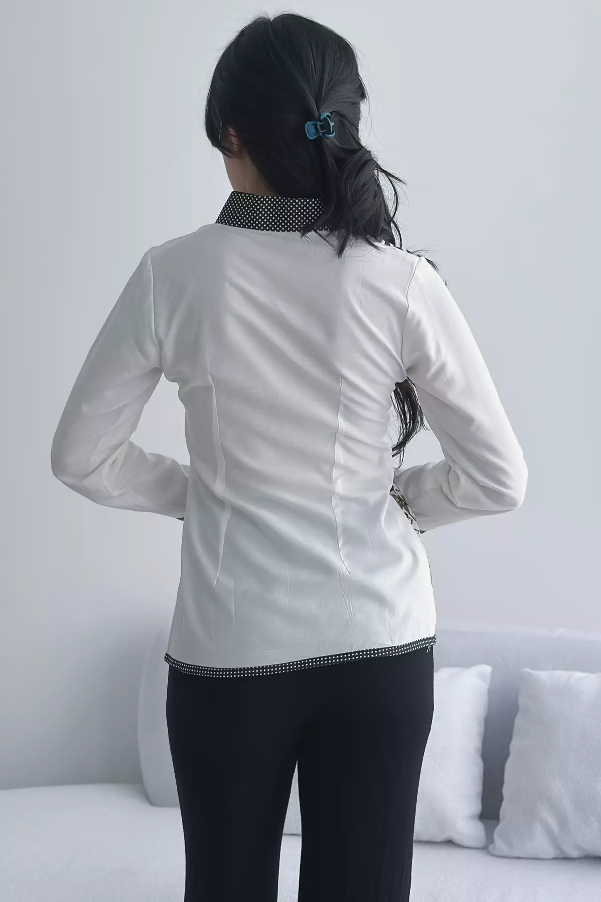 Janggan Kupu Putih Blouse Batik