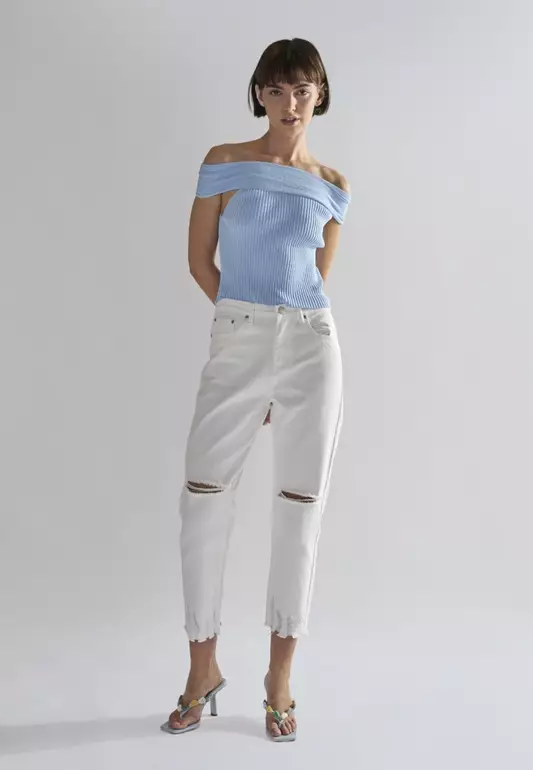 Cropped Distressed Jeans