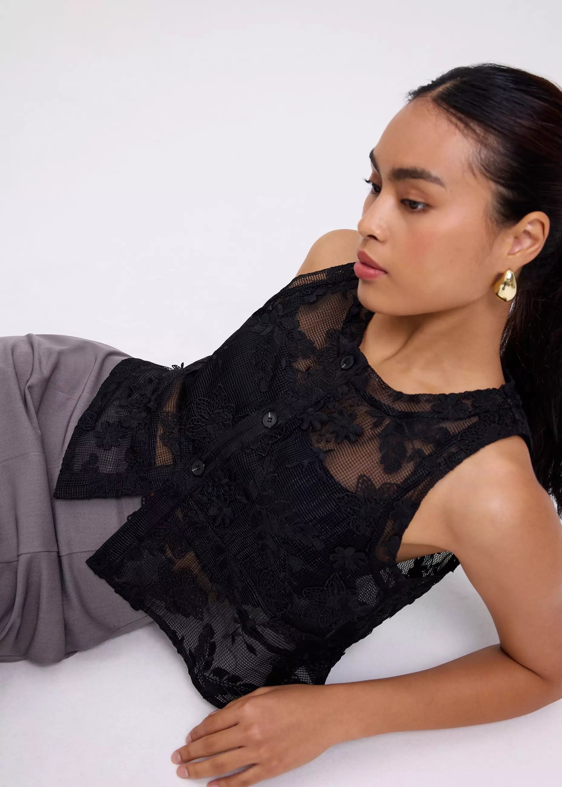 Vest Wanita - Lace Embroidery Boxy Crop Vest