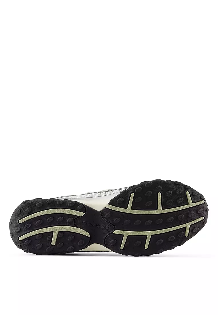 204L Classic Lifestyle Shoes