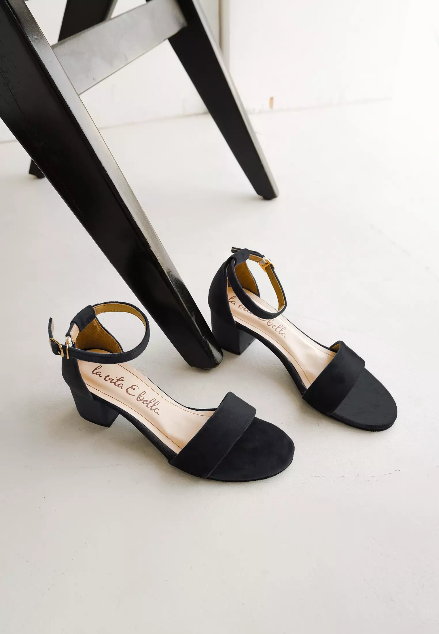 Blanche Ankle Strap Sandal Block Heels Wanita Velvet Suede