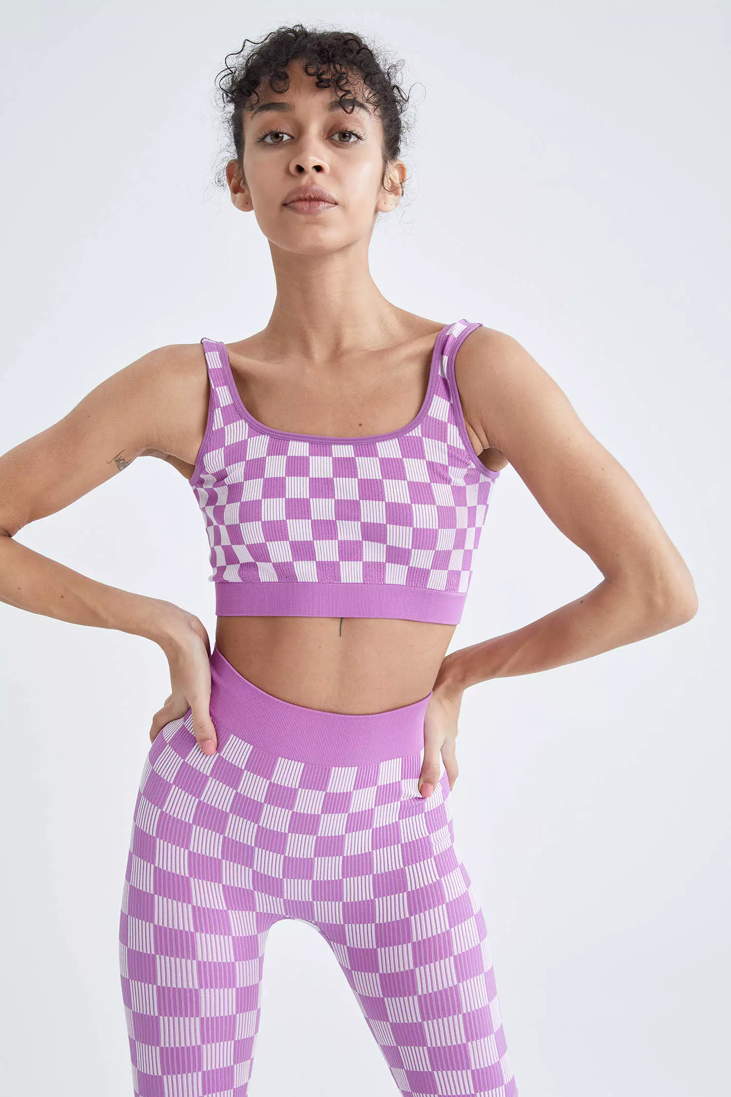 Buy DeFacto Checkered Seamless Sports Bra in PINK 2024 Online
