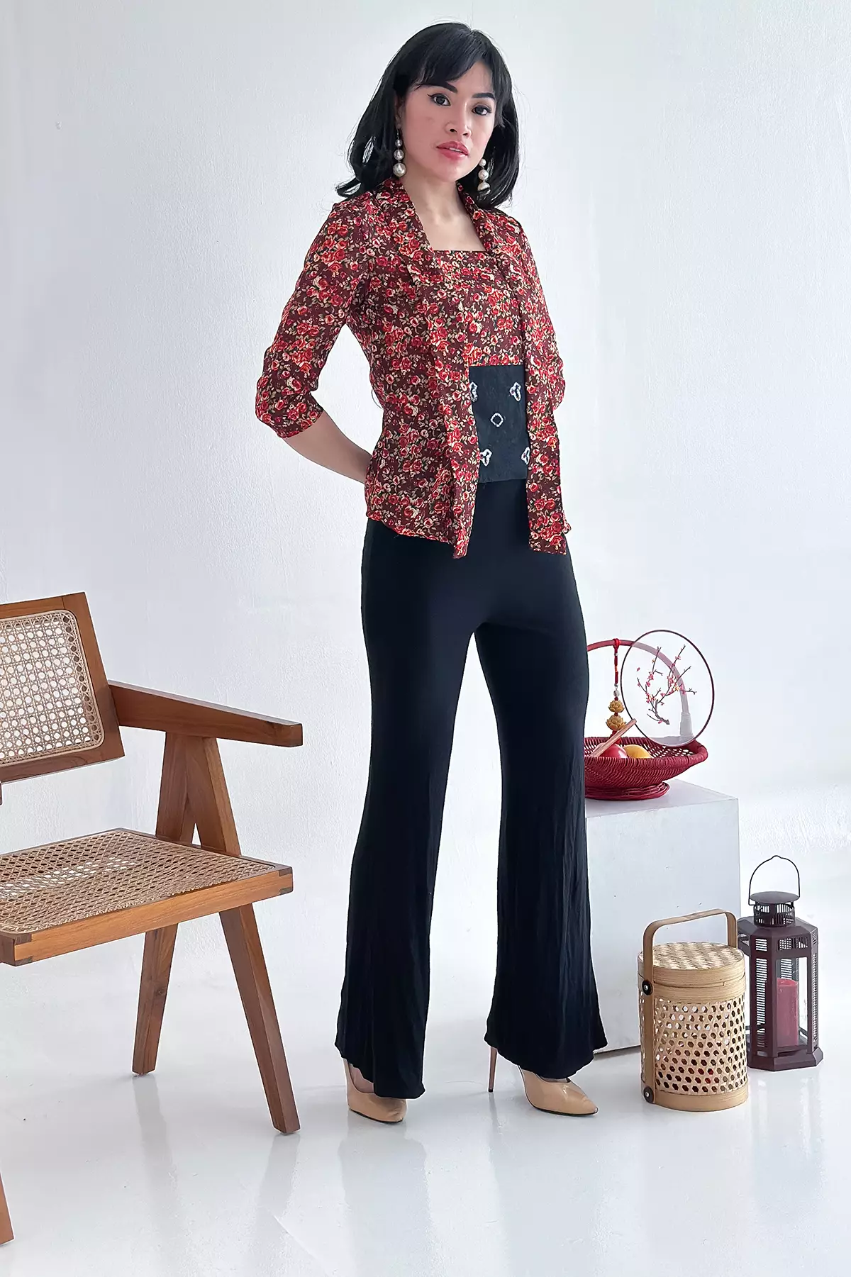 Karisma Koentum Hitam Jumputan Kebaya