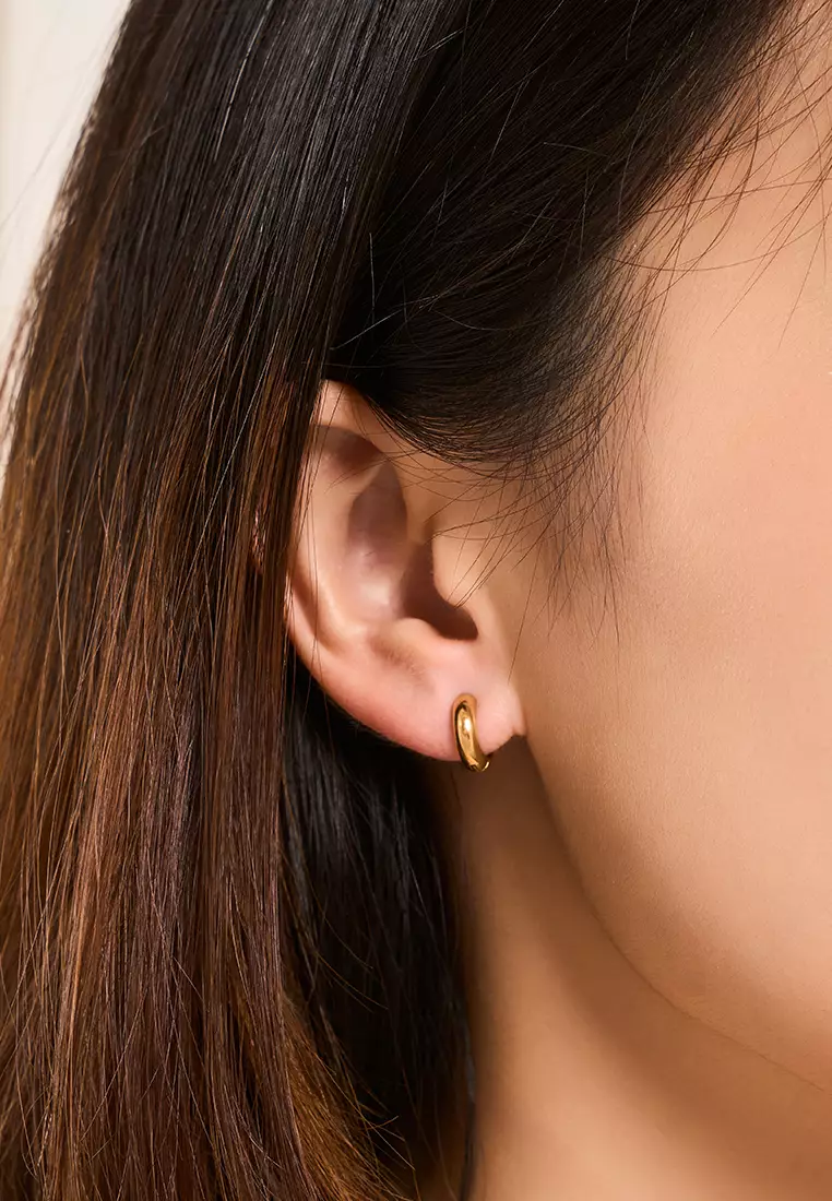 Capri Bold Huggie Earrings in Gold