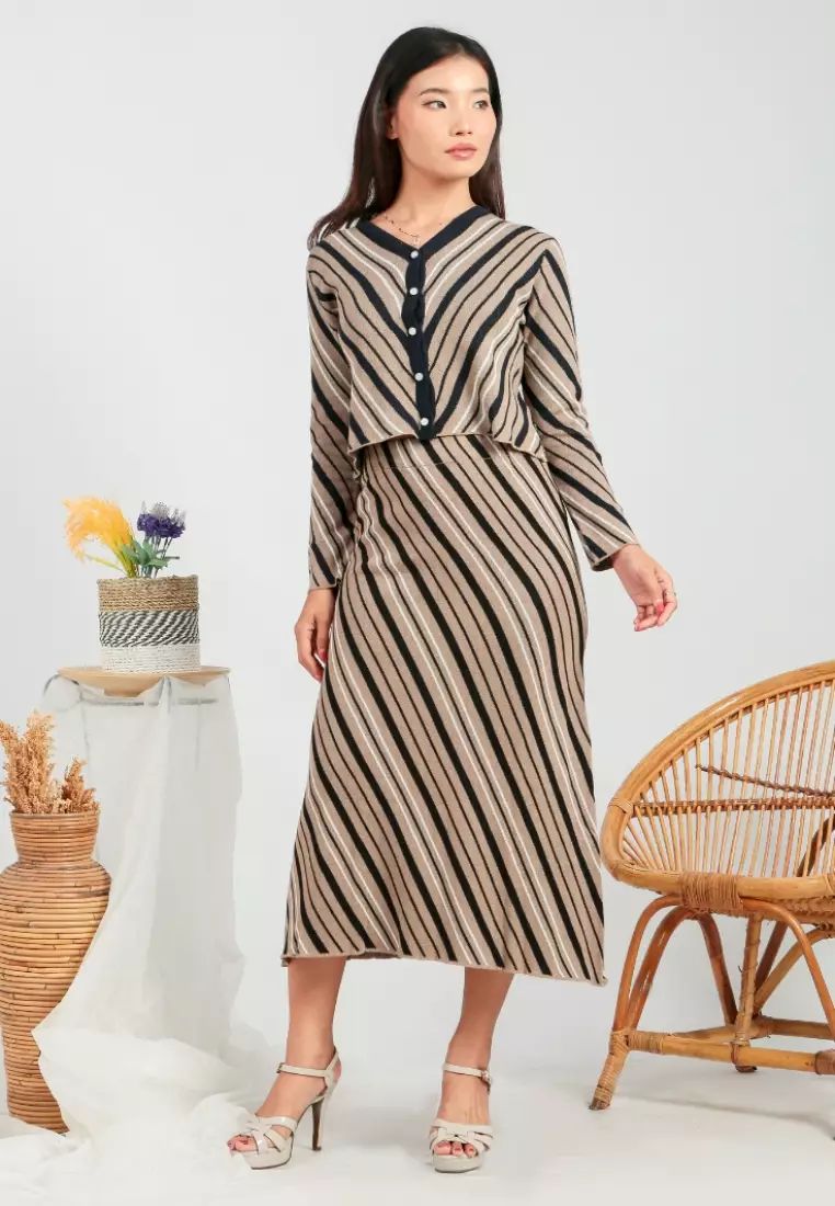 Agnela set Blouse and Skirt in Brown