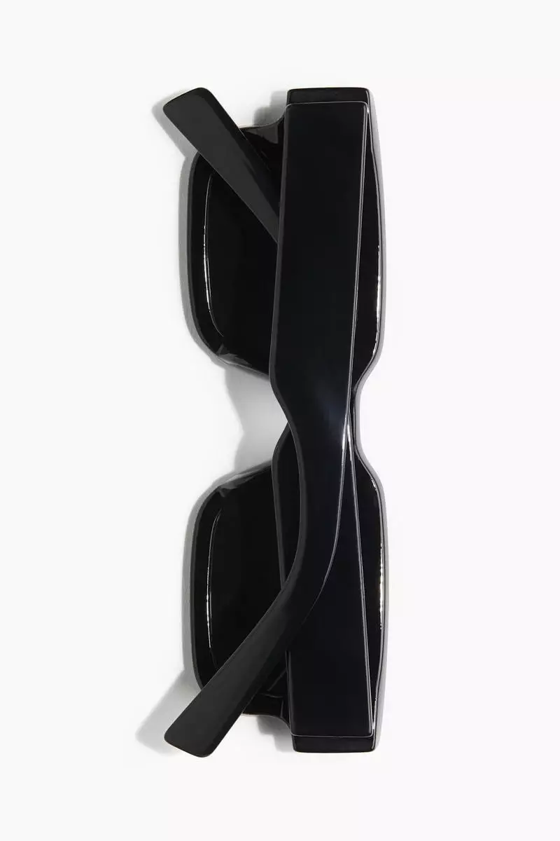 Polarised sunglasses