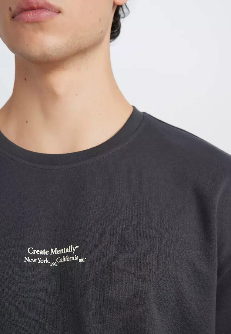 Crew Neck Graphic T-Shirt