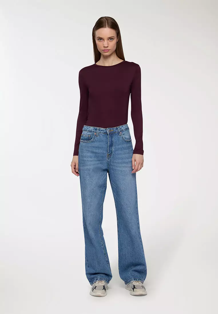 Woman Long-Sleeved T-Shirt