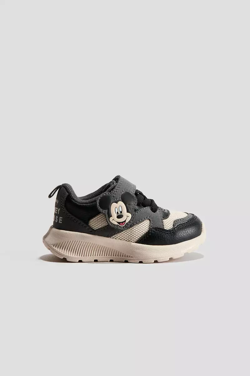 Block-coloured trainers