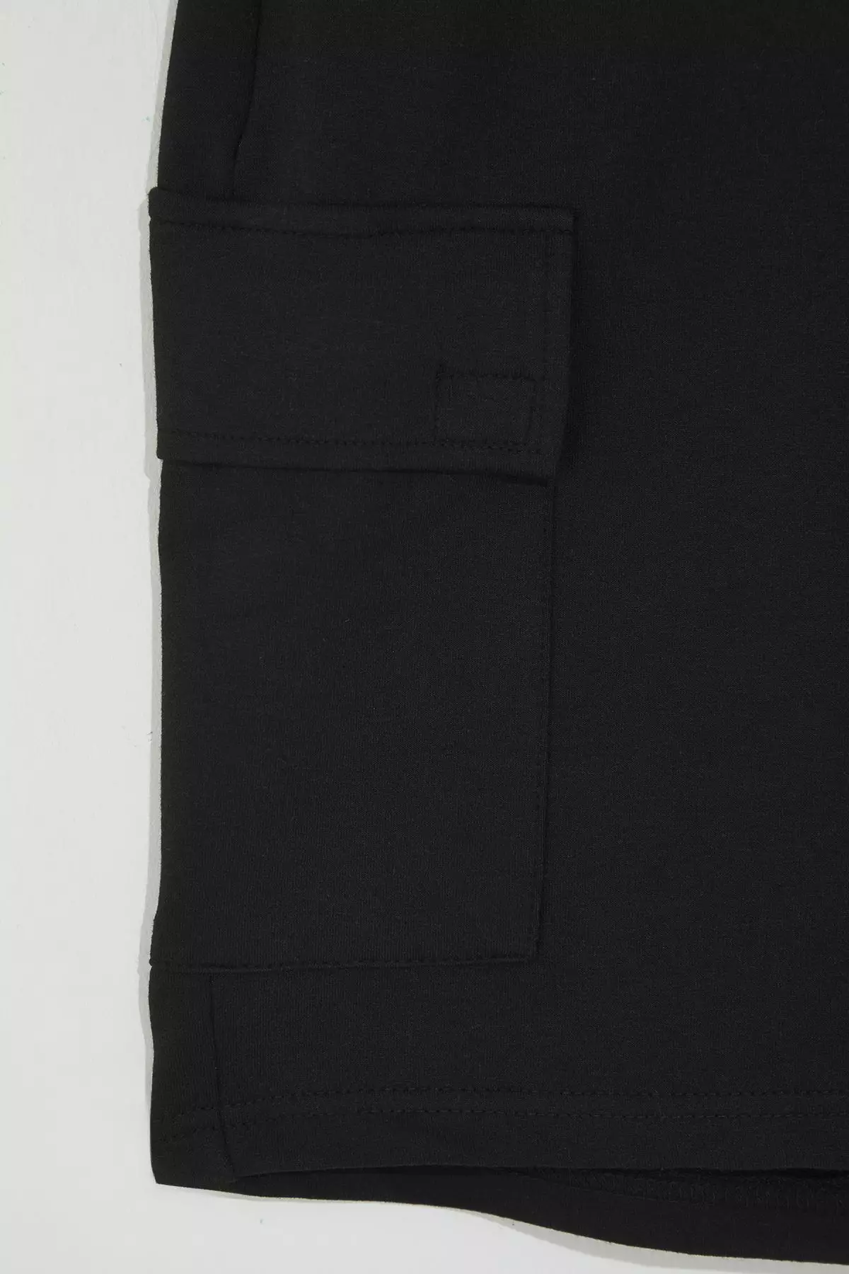Black Oversize/Wide Cut Hidden Cord Elastic Waist Cargo Pocket Labeled Shorts TMNSS24SR00018
