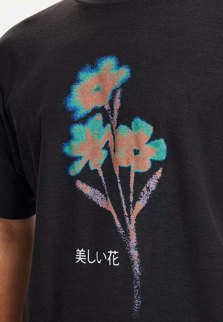 Cropped Fit Graphic T-Shirt