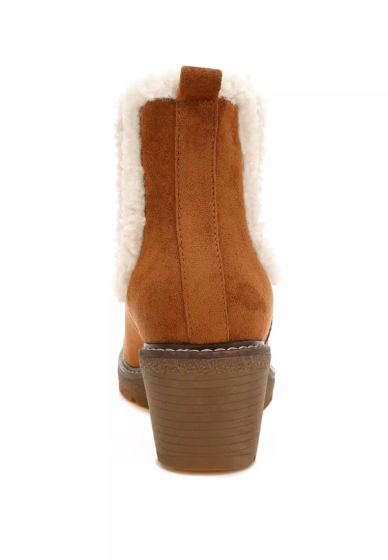 Faux Fur Lined Chelsea Boots in Tan