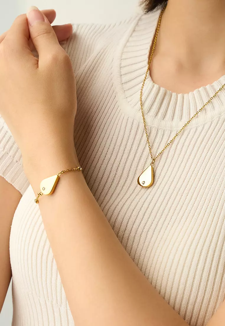 Merielle Titanium Pendant Chain Necklace in Gold