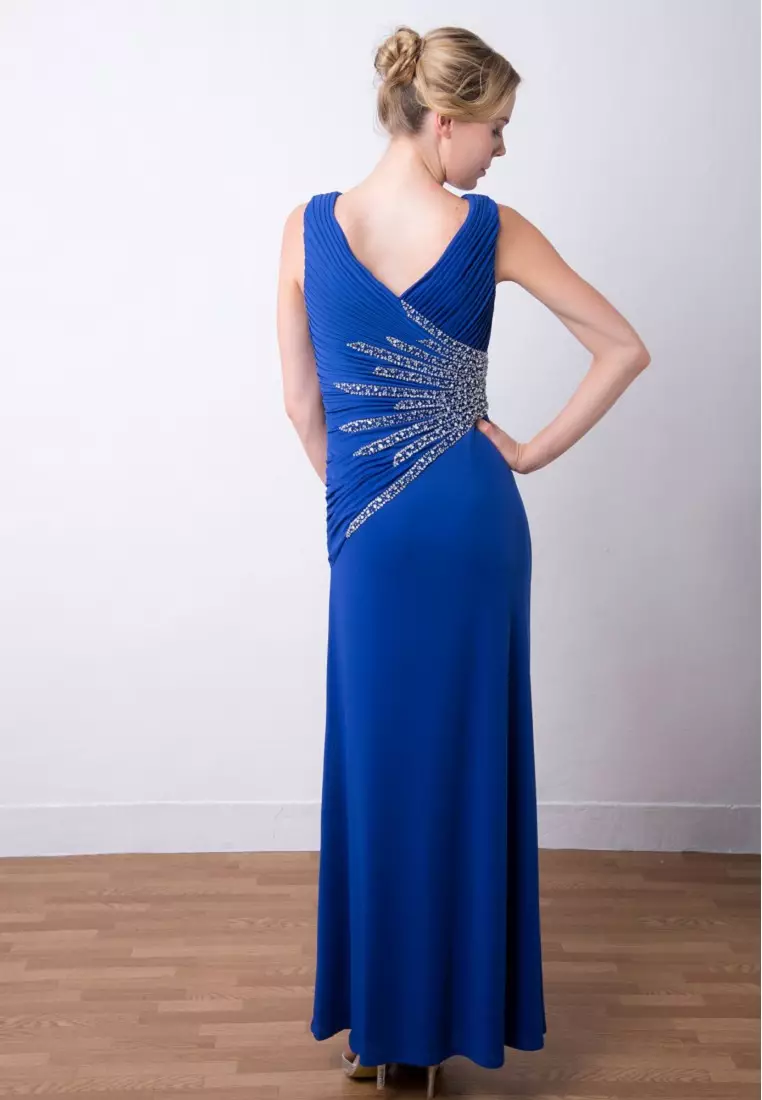 斜裁V領無袖釘珠晚禮服