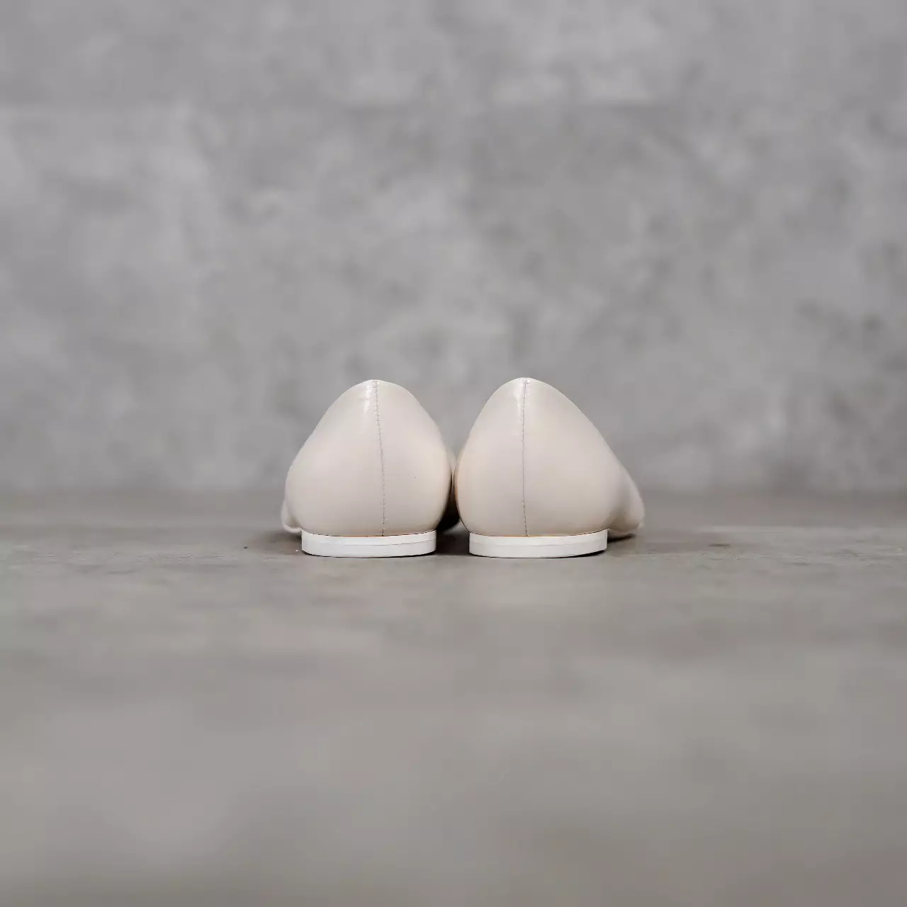 Sepatu VALENTINO ROCKSTUD ALCOVE BLACK IVORY FLAT SHOES 100% ORIGINAL