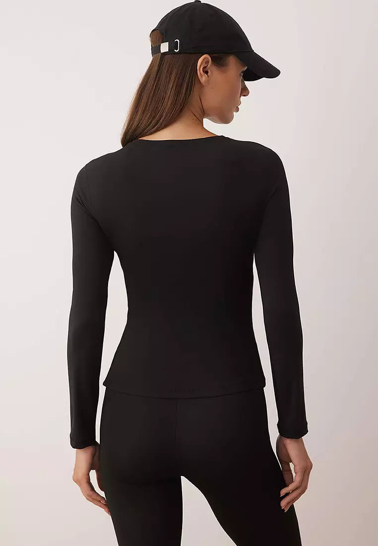 Black Stitch Detailed Diver/Scuba Fabric Sports Top/Blouse Thmaw26Bz00004