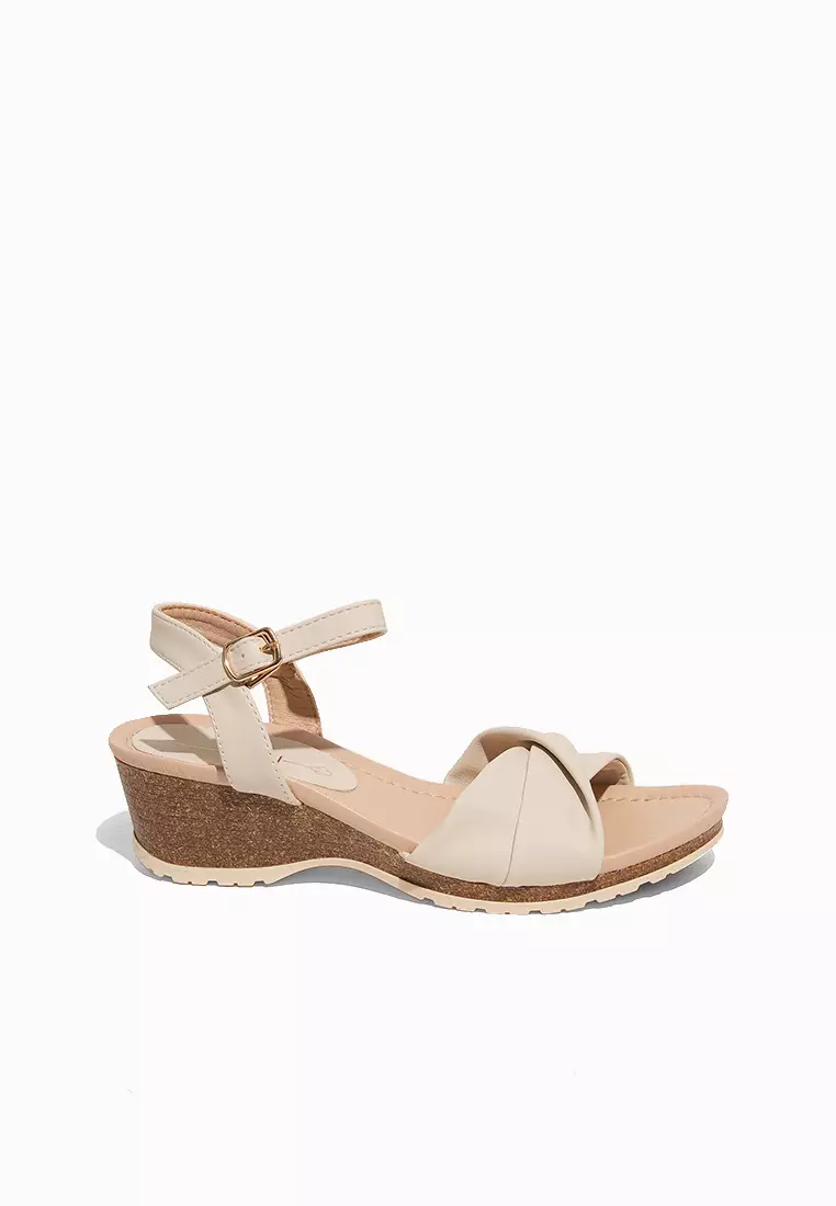 Discount on Cln  shoes - SKU: Lemon Wedge Sandals