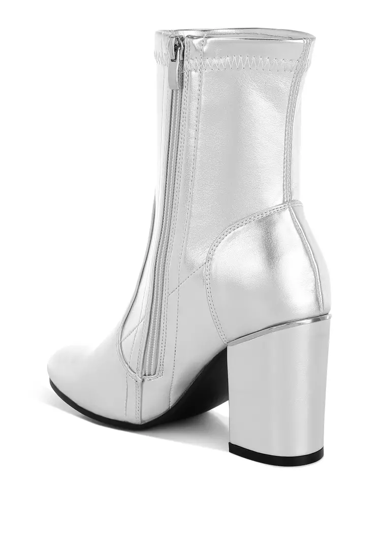 Sepatu Bot Kulit Metalik Warna Perak