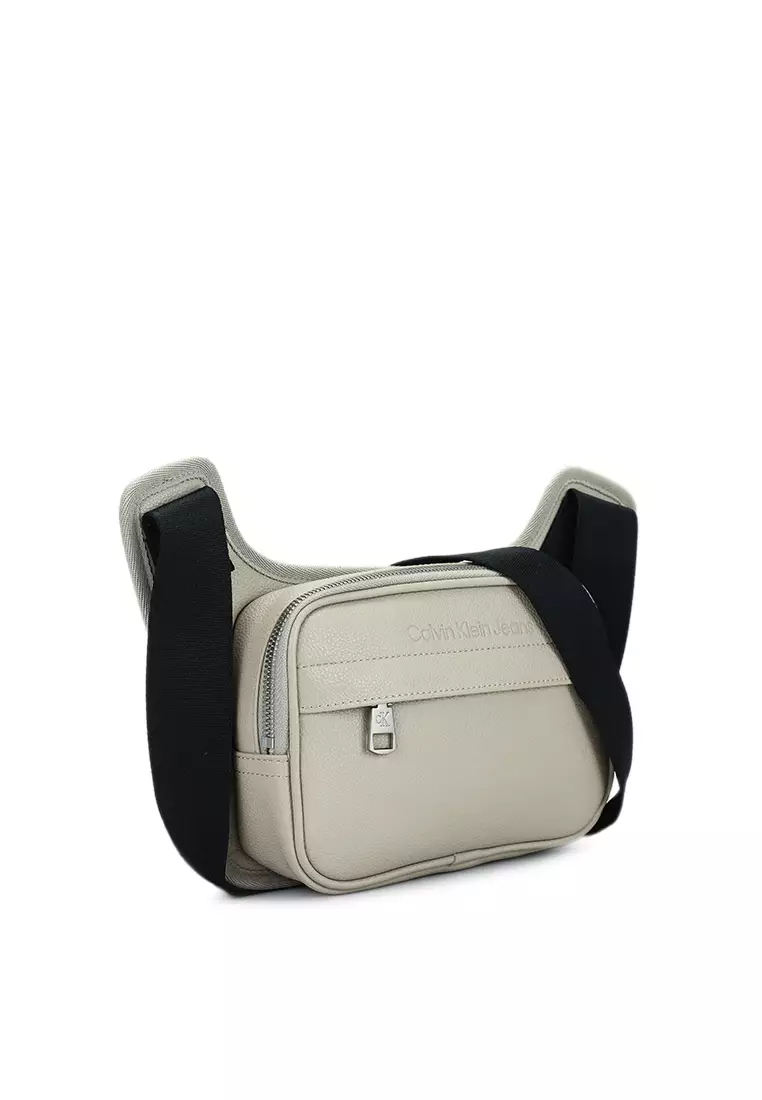Frame camera bag calvin klein deals
