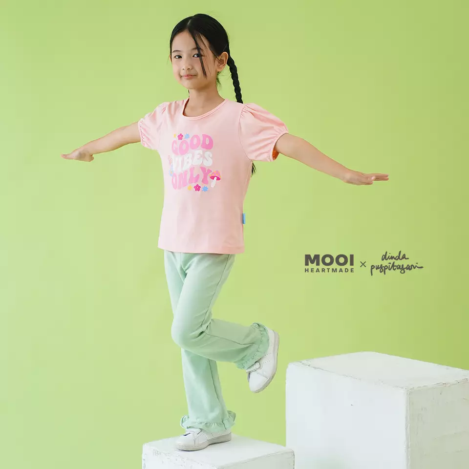 Mooi X Dinda Puspitasari Kaos Anak Perempuan T-shirt Graphic Tee Girls - Magenta