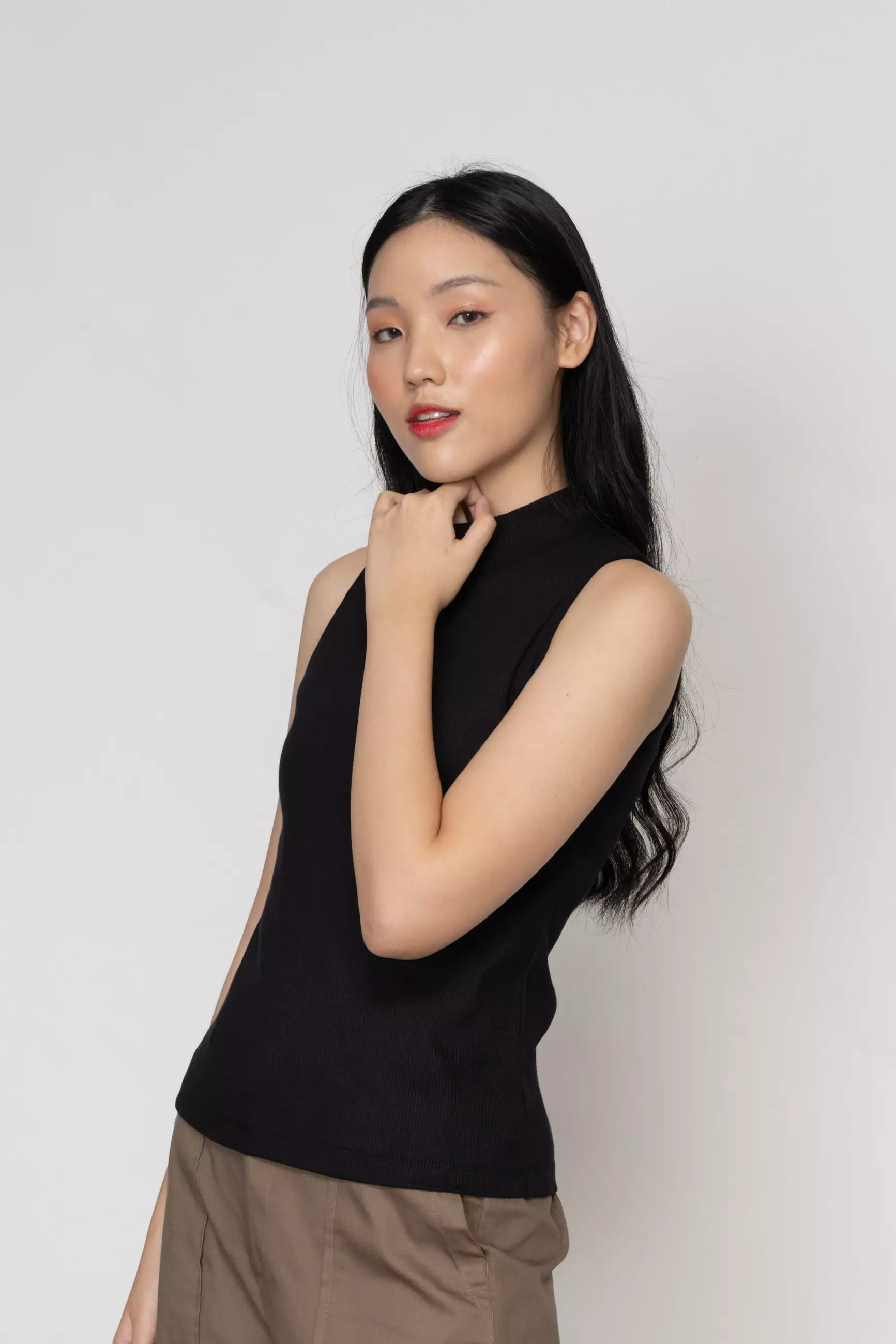 Kaos Wanita Youra Black