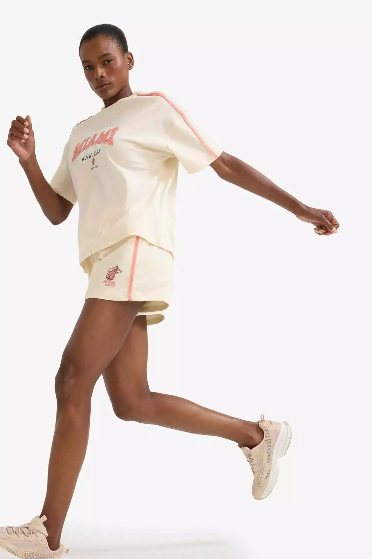 Defactofit Nba Miami Heat Standard Fit Short Leg Shorts E3834Ax25Sm