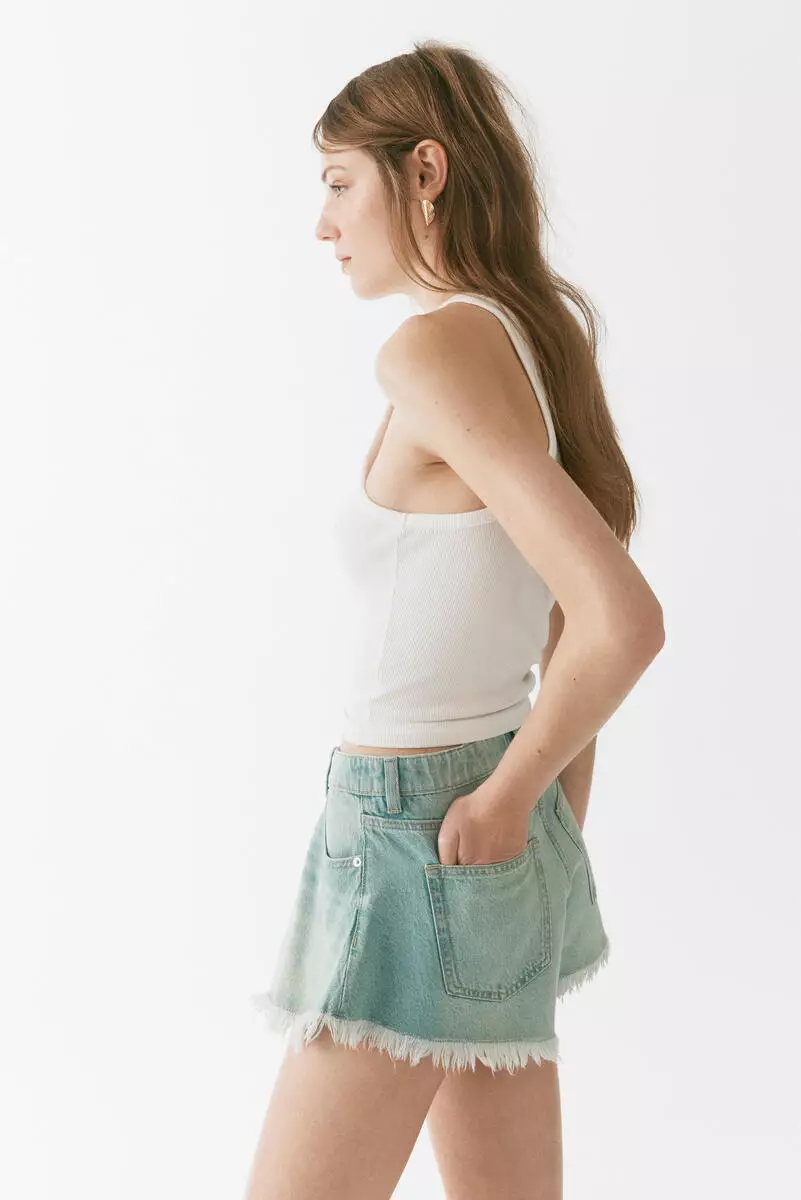 Frayed denim shorts