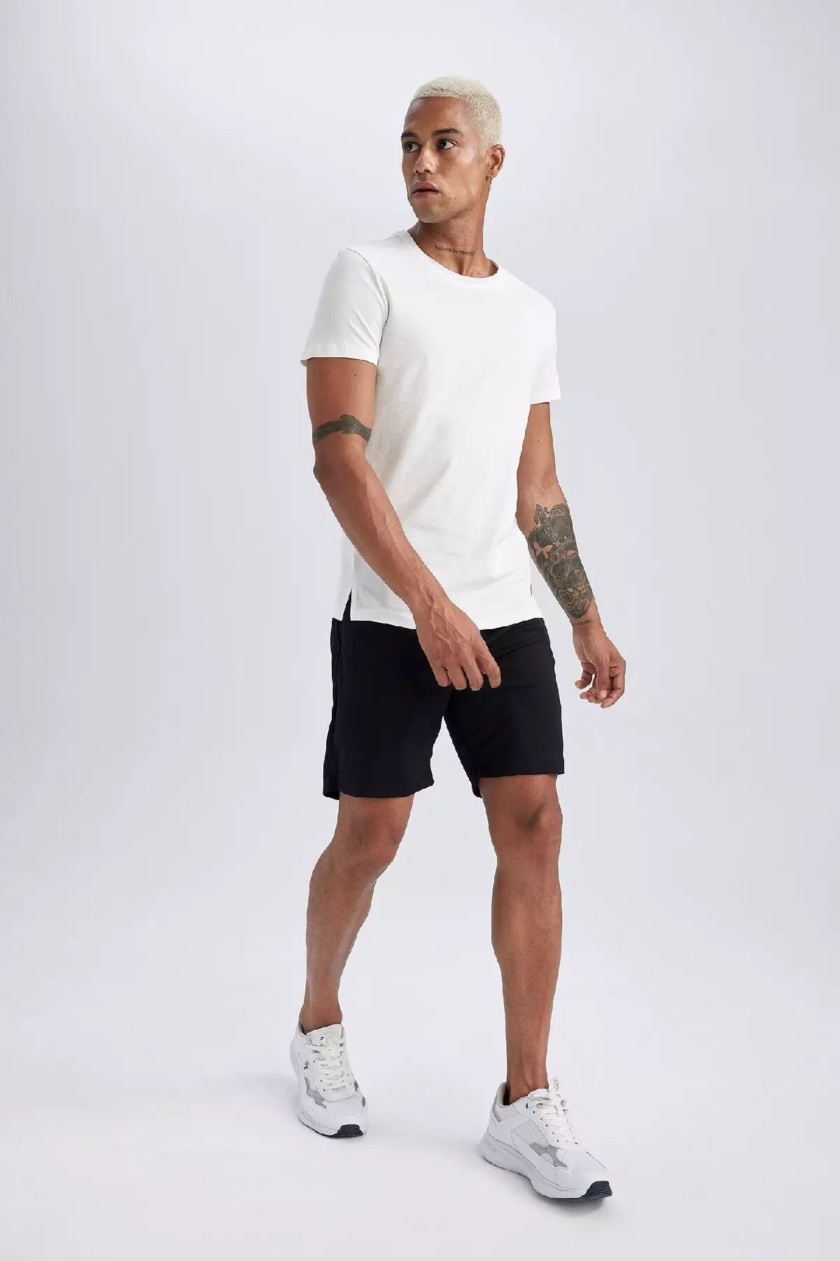 Black Slim Fit Sports Shorts with Zipper and Pocket, Quick Drying V3030Az23Sp