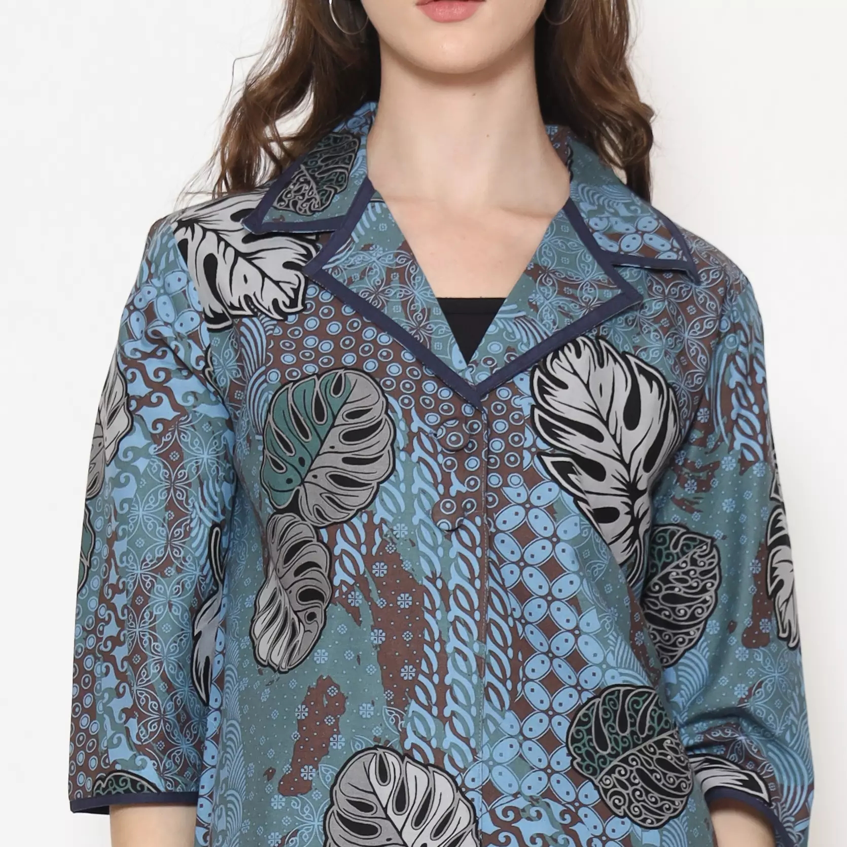 Blazer Batik Wanita - Bhatara Batik Kirei - Atasan Batik Modern Lengan Panjang