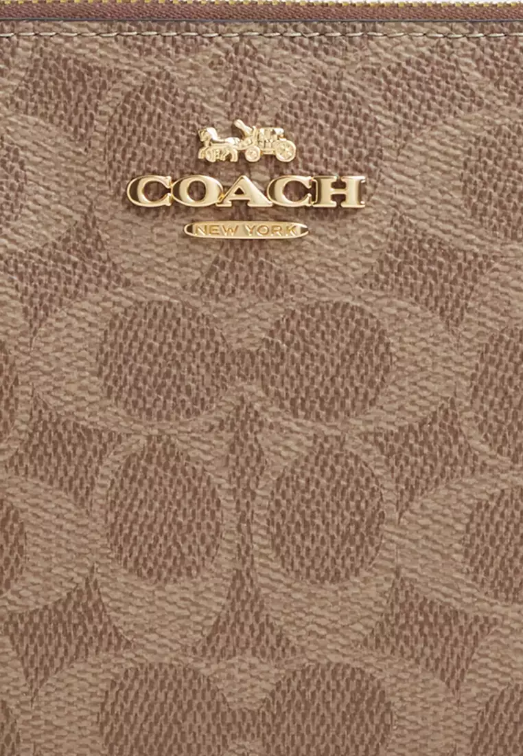 Large Corner Zip Wristlet In Signature Canvas - Tan/ Brown CZ277