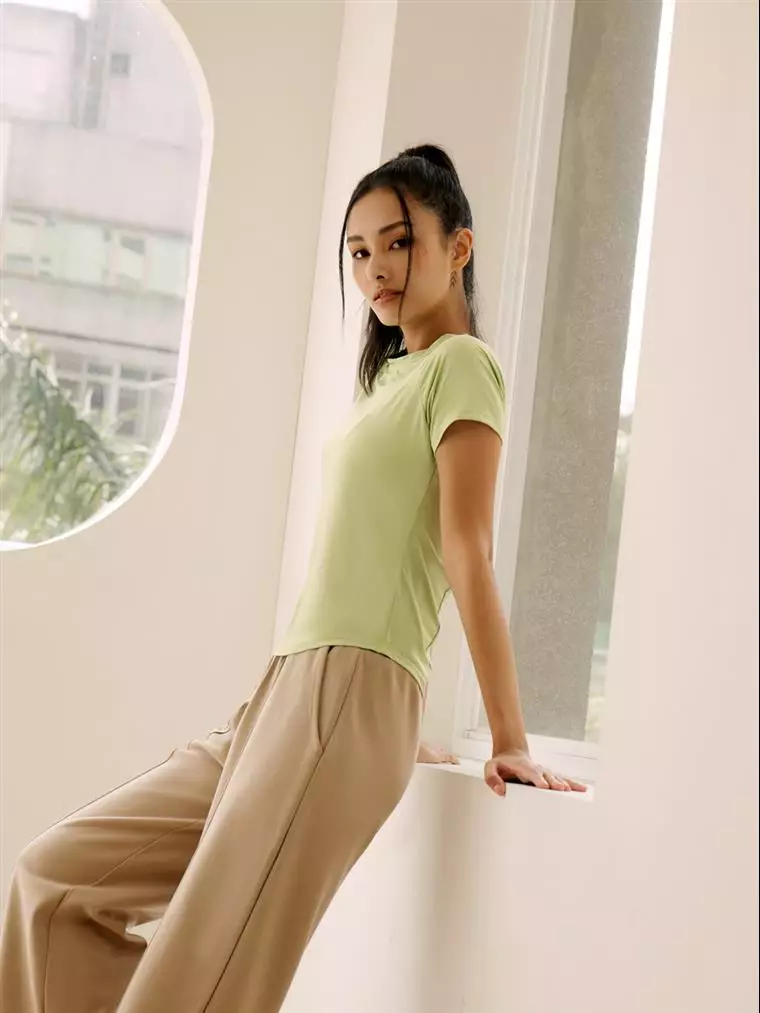 Skin-Touch Cool Feeling Round Neck Slim Fit Sports Top [KS1099]