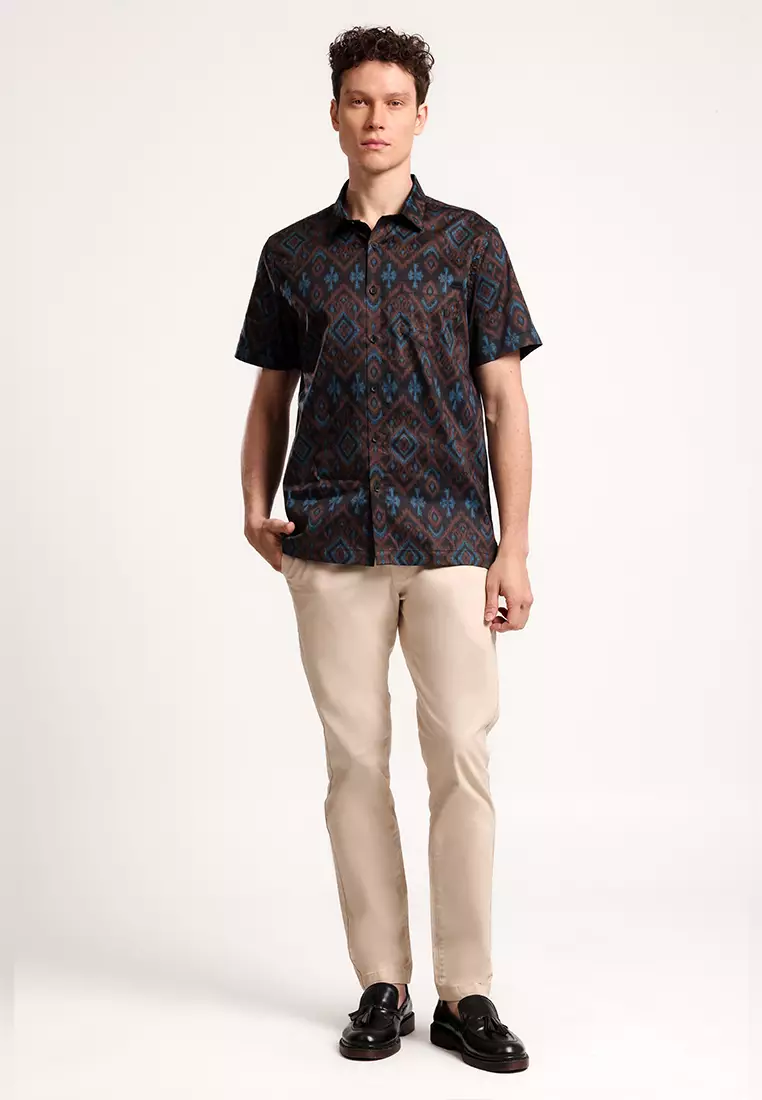 MANZONE - Kemeja Batik Lengan Pendek Pria Modern Fit Antasari - Black Warna Black