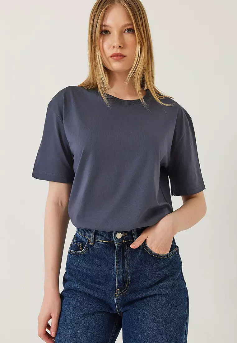 Women's Decorative Stitched Crew Neck T-Shirt 60602001