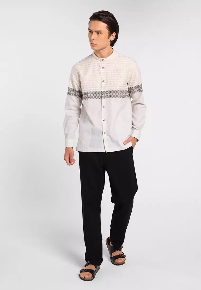 MANZONE X Adipati Dolken - Kemeja Koko Lengan Panjang Pria Ubaidah Modern Fit - Beige Warna Beige