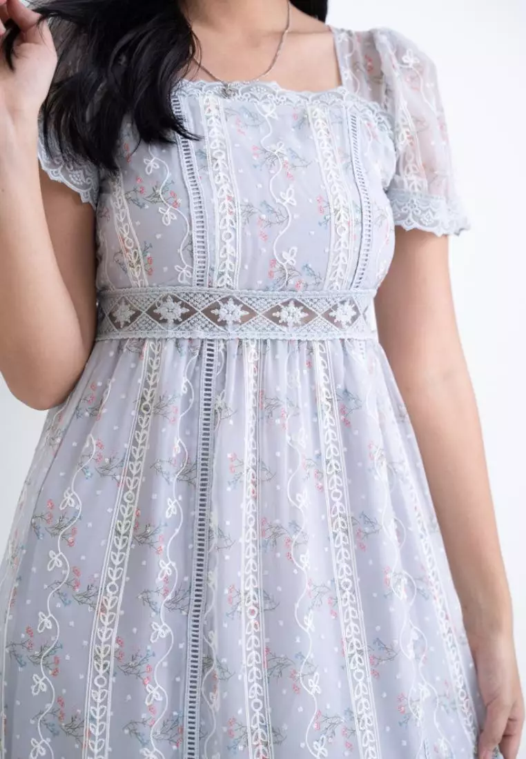COTTAGE FLORAL DRESS WITH RUFFLES  DETAILS